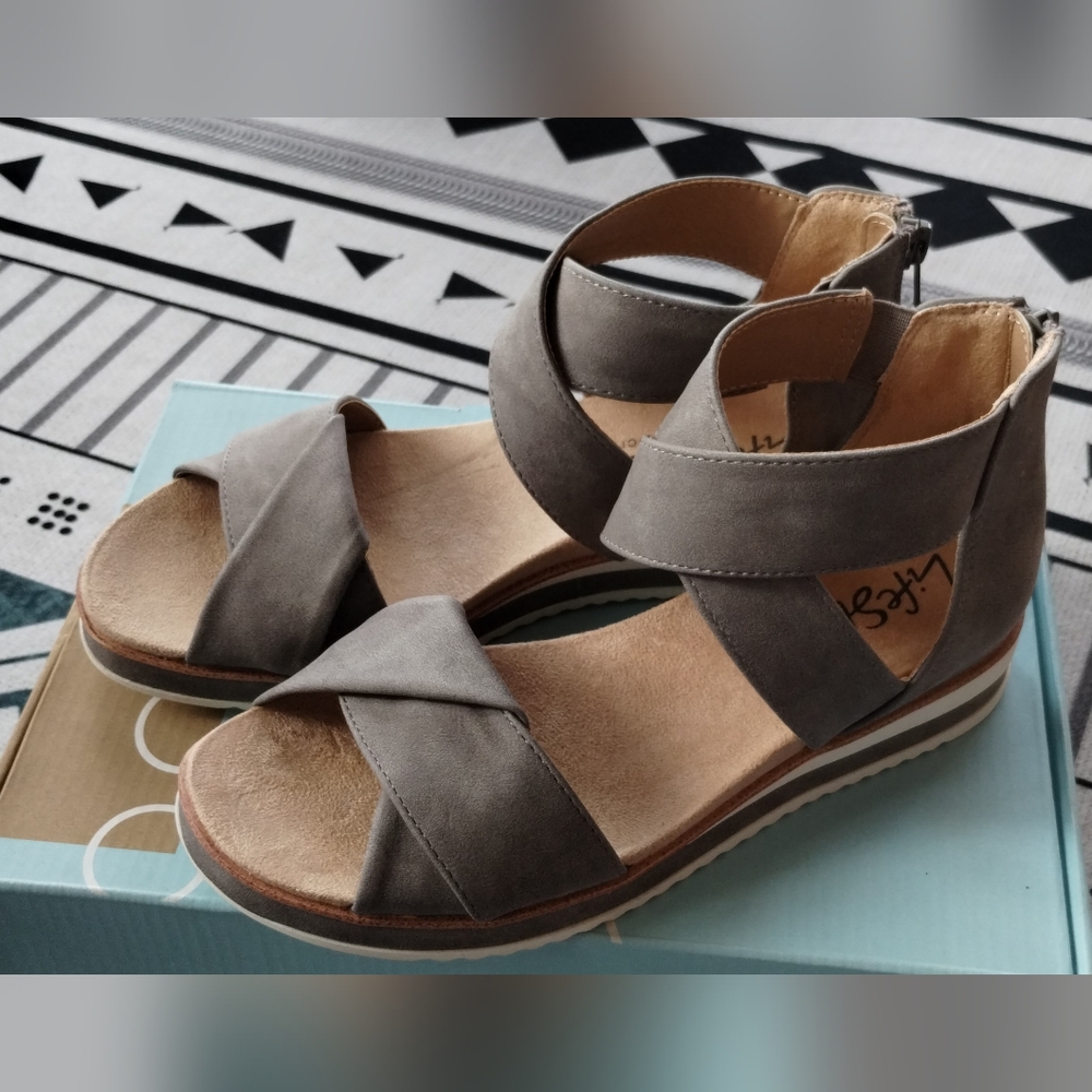 NIB! Life Stride Grey 6.5 Sandles